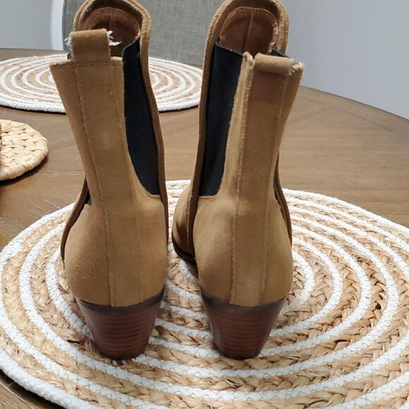 REPORT SIGNATURE IGGBY CHELSEA ANKLE BOOT IN Tan Suede Leather,  Size 7.5 - Picture 6 of 10